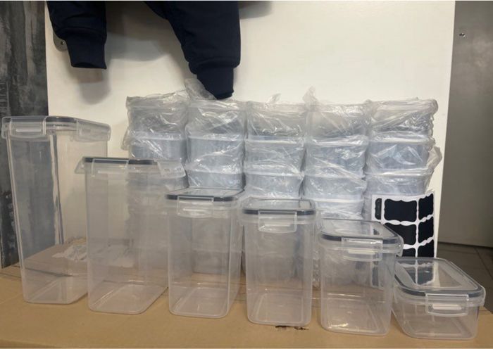 Lot de 36 boîtes en plastique neuf