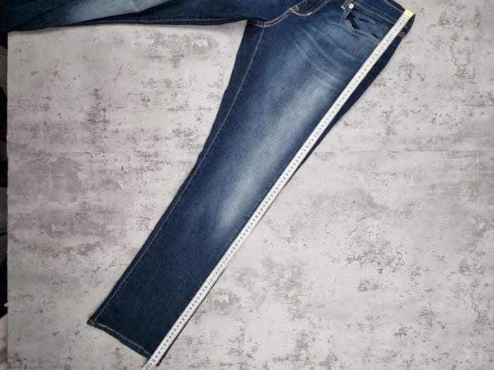Jean Levi’s Signature Curvy Straight Bleu – Taille 42 Femme (mesures en photos) - photo numéro 5
