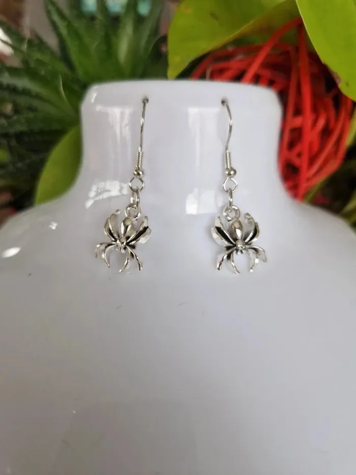 Boucles d'oreilles fantaisies argentées araignées