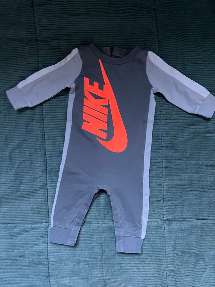 Combi Nike 3 mois - photo numéro 3
