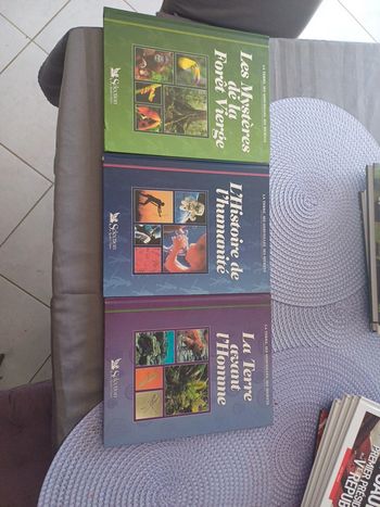 Lot de 3 livres La terre , ses merveilles , ses secrets