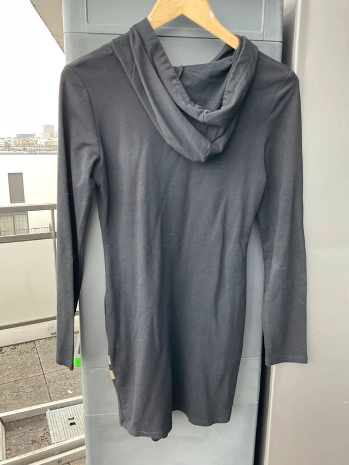 Robe noire et dorée - photo numéro 4