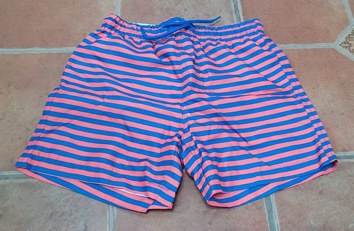 Short de bain neuf avec étiquette 6/8 ans
