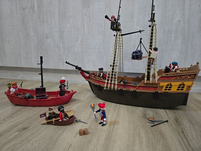 Lot playmobil pirates bateau chaloupe et barque