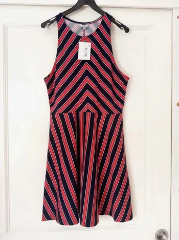 Robe c&a rouge taille L 40 neuf