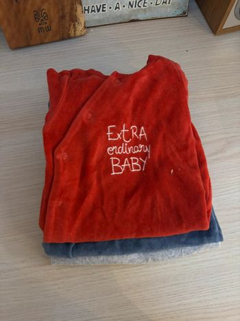 Lot de 3 pyjamas en velours taille 3 mois