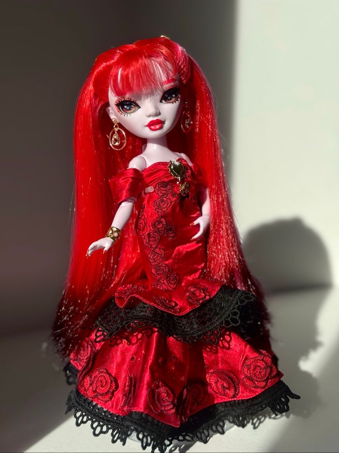 Rosy shadow High Rainbow High custom - photo numéro 4