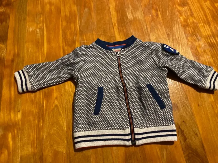 Lot de pulls et gilets 6mois - photo numéro 6