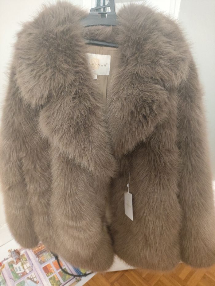 Joli manteau  fausse fourrure - photo numéro 2