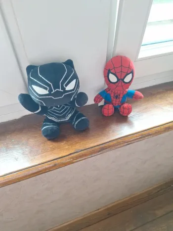 Lot de 2 peluches marvel