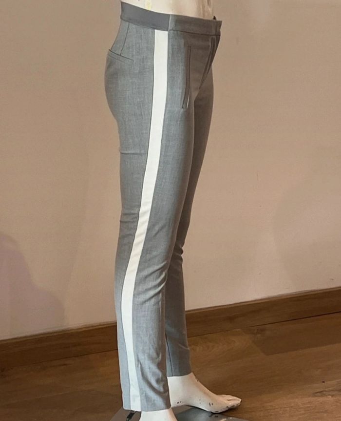 Pantalon skinny "Zara" gris avec bandes blanches sur le côté - photo numéro 4