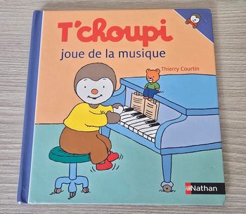 T'choupi joue de la musique