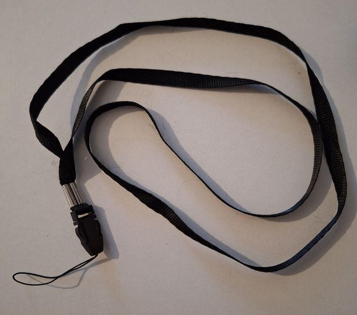 Lot d'une dragonne et d'un cordon avec mousqueton - photo numéro 2