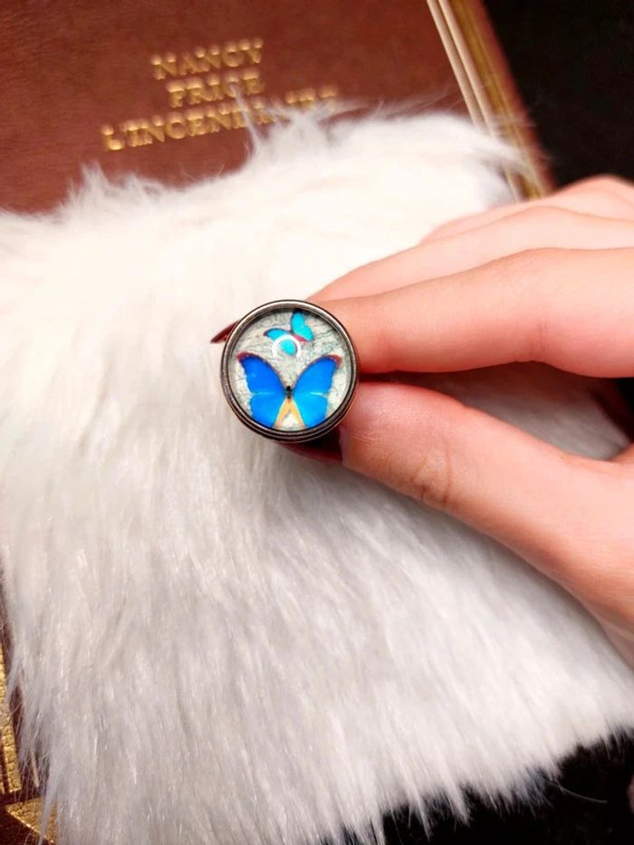 Magnifique bague ajustable vintage fantaisie, avec cabochon papillon - photo numéro 4