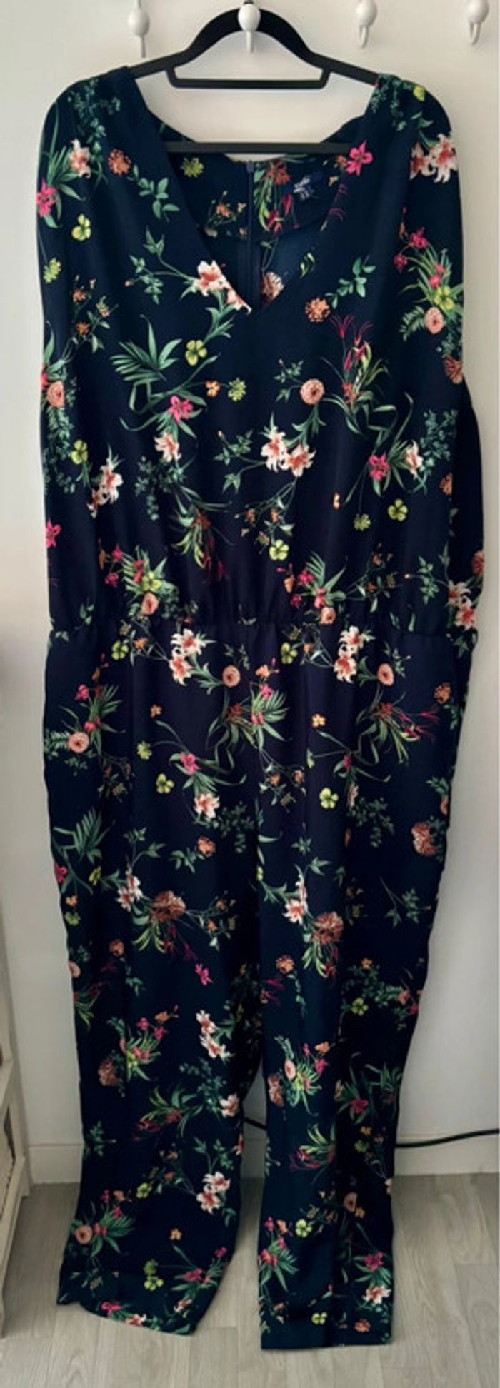 Combi pantalon sans manches parfait état taille 56 marine fleurie Kiabi