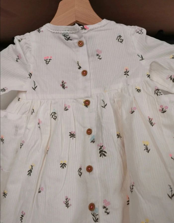 Robe 6 mois avec étiquette - photo numéro 5