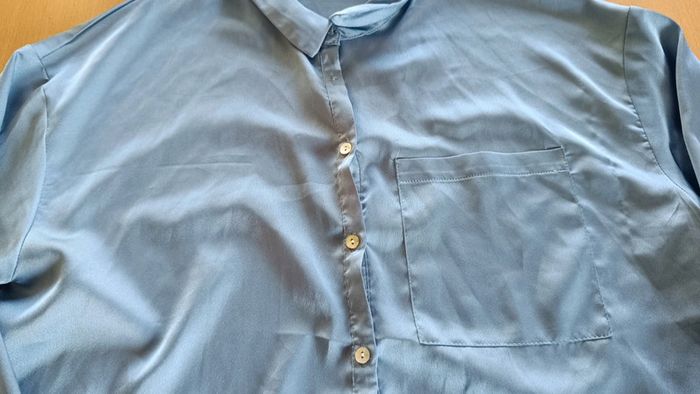 Chemise bleu ciel en satin - photo numéro 5
