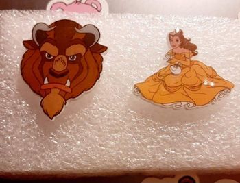 Broche disney la belle et la bête