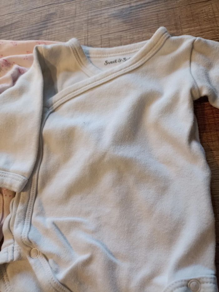 Lot 3 bodies fille 1 mois - photo numéro 4