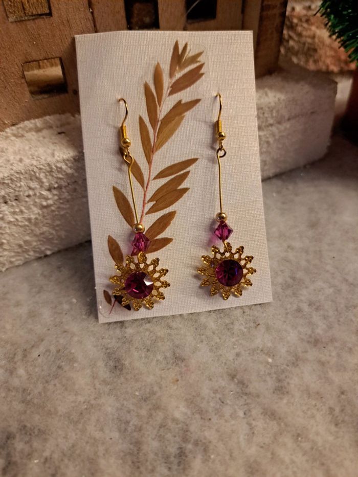 Boucles d'oreilles pendante doré et rose fushia - photo numéro 3