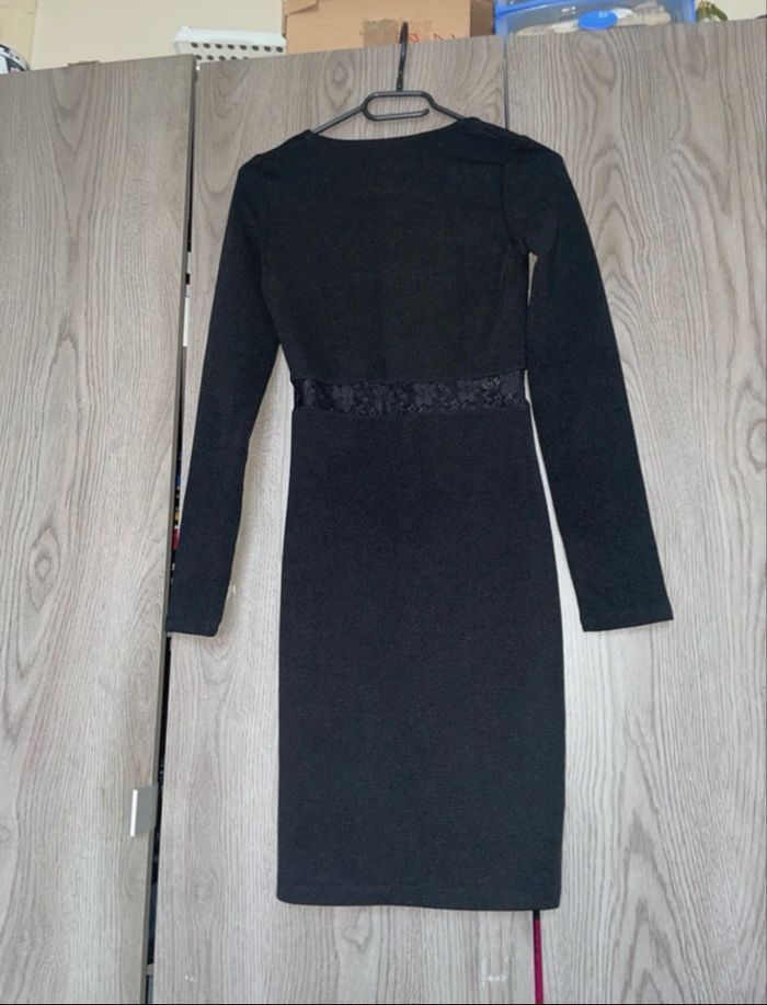 Robe noir avec dentelle - photo numéro 3