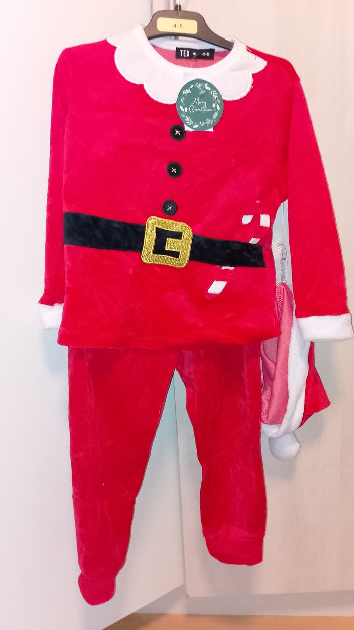Pyjama Noël 3 pièces neuf 4 - 5 ans - photo numéro 3