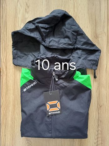 Veste imperméable avec capuche taille 10 ans