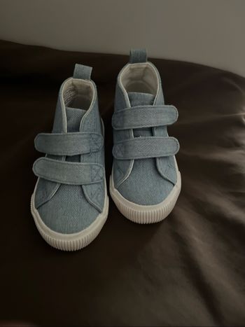 Chaussure basket bleu  taille 21