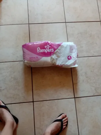 Couches pampers taille 4