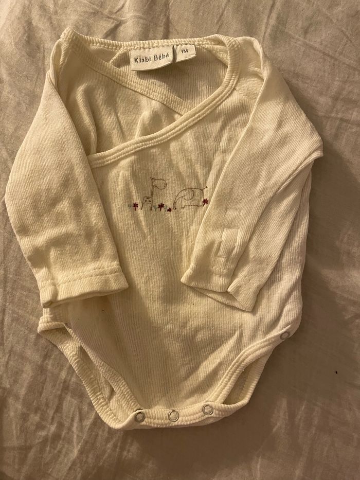 lot de body 1 mois - photo numéro 2