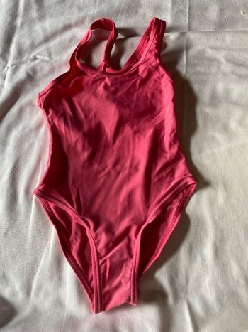 VENDS MAILLOT DE BAIN COULEUR FUSHIA TAILLE 3/4 ANS