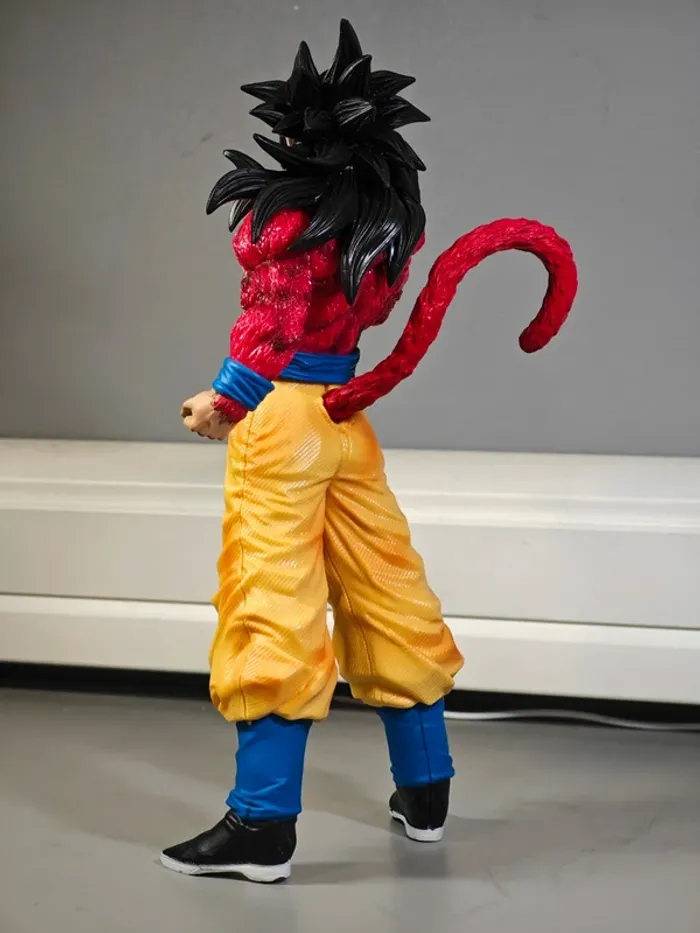 Figurine Dragon Ball GT : Goku SSJ4 30cm neuve sans boîte - photo numéro 4