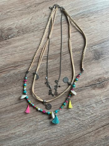 Collier 3 rangs beige, bleu, rose, jaune, coquillage