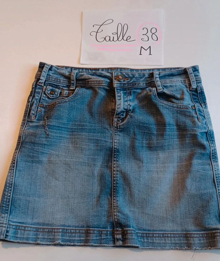 Jupe en jean taille 38 en très bon état