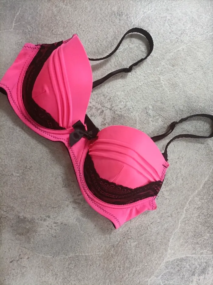 Soutien-gorge - photo numéro 2