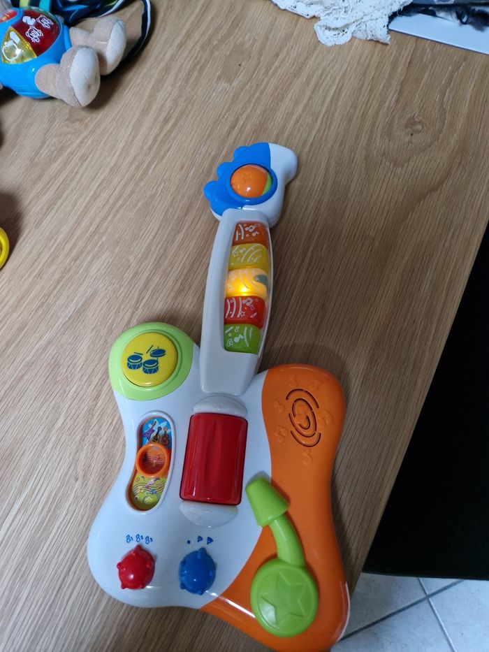 Guitare pour bébé