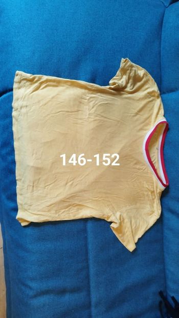T-shirt fille taille 146-152.  11-12 ans