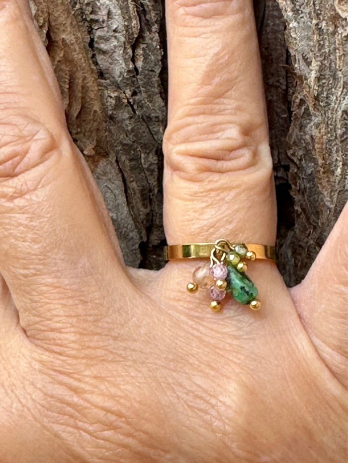 Bague réglable acier inoxydable or breloques perles nacrées rosées et 1 en Malachite