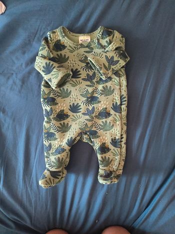 Pyjama tape à l'oeil