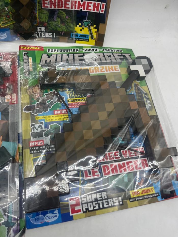 Lot de 4 magazines Livres d'activités Minecraft avec son arc et sa machette et son épée son bouclier - photo numéro 4
