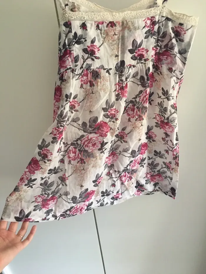 Top fleuri à bretelles - photo numéro 8