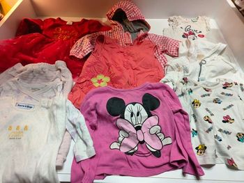 Lot de 9 vêtements Disney fille 6 mois