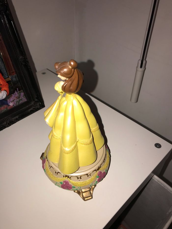 figurine musicale princesse DisneyLand Paris Belle . - photo numéro 2