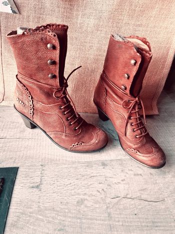 Chaussure à lacets neuve