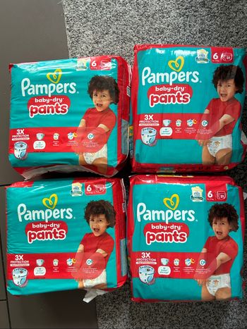 4 paquets de couches Pampers t 6