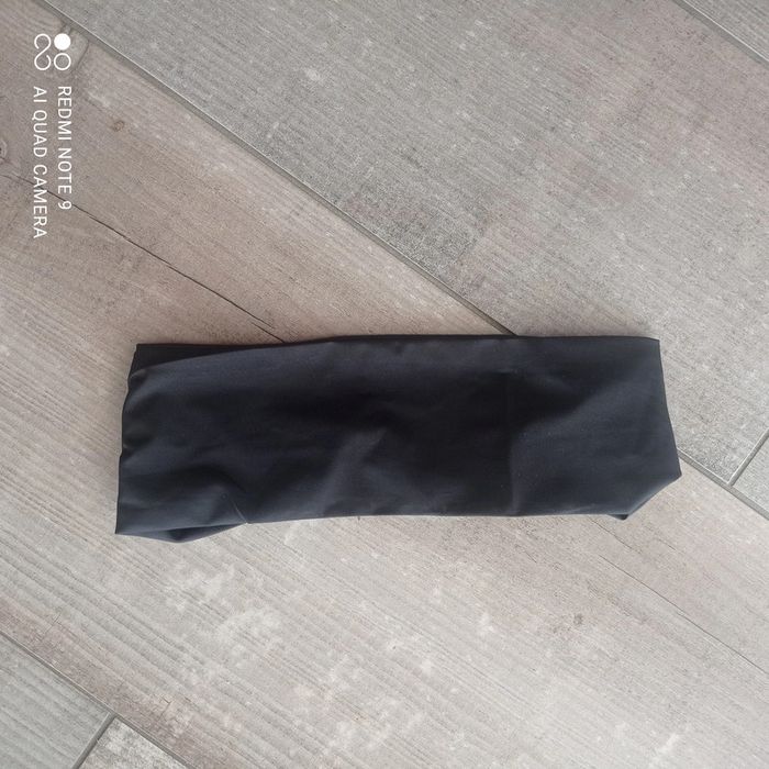 Bandeau noir pour cheveux