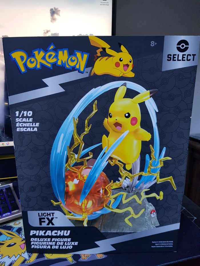 Pokémon Light-Up FX Deluxe Statue Pikachu - photo numéro 2