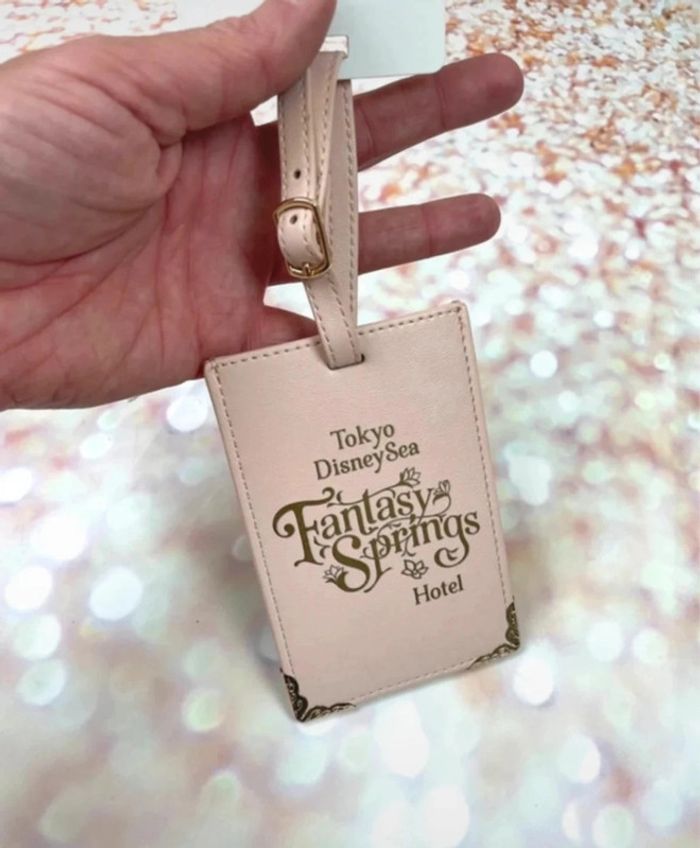 Porte carte ou étiquette Disney Fantasy Springs Hotel - Tokyo Disney resort - photo numéro 3