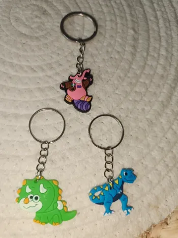2 Porte clef Dinosaure 💙 1 porte clef bob l'éponge 💚