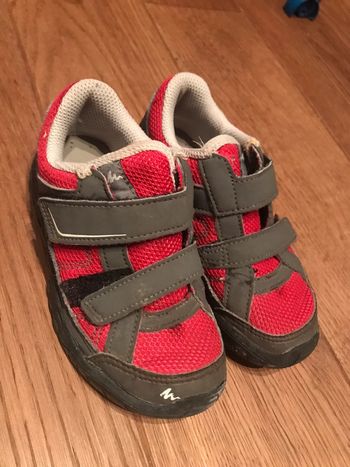 Chaussures / baskets randonnée décathlon 25